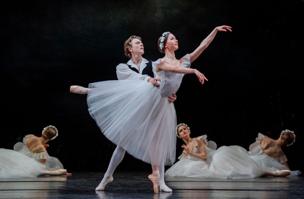 Alisa Garkavenko and Tom Hazelby in <i>Les Sylphides</i> &copy; Tristram Kenton
