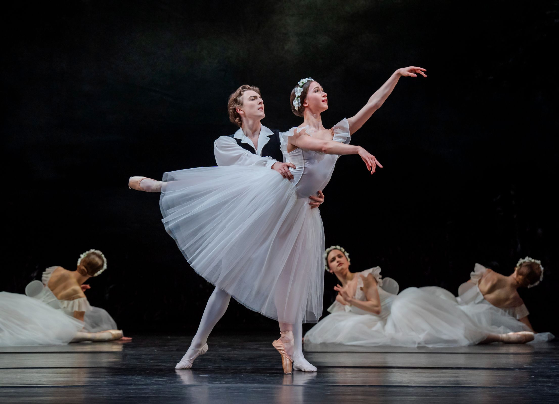 Alisa Garkavenko and Tom Hazelby in <i>Les Sylphides</i> &copy; Tristram Kenton
