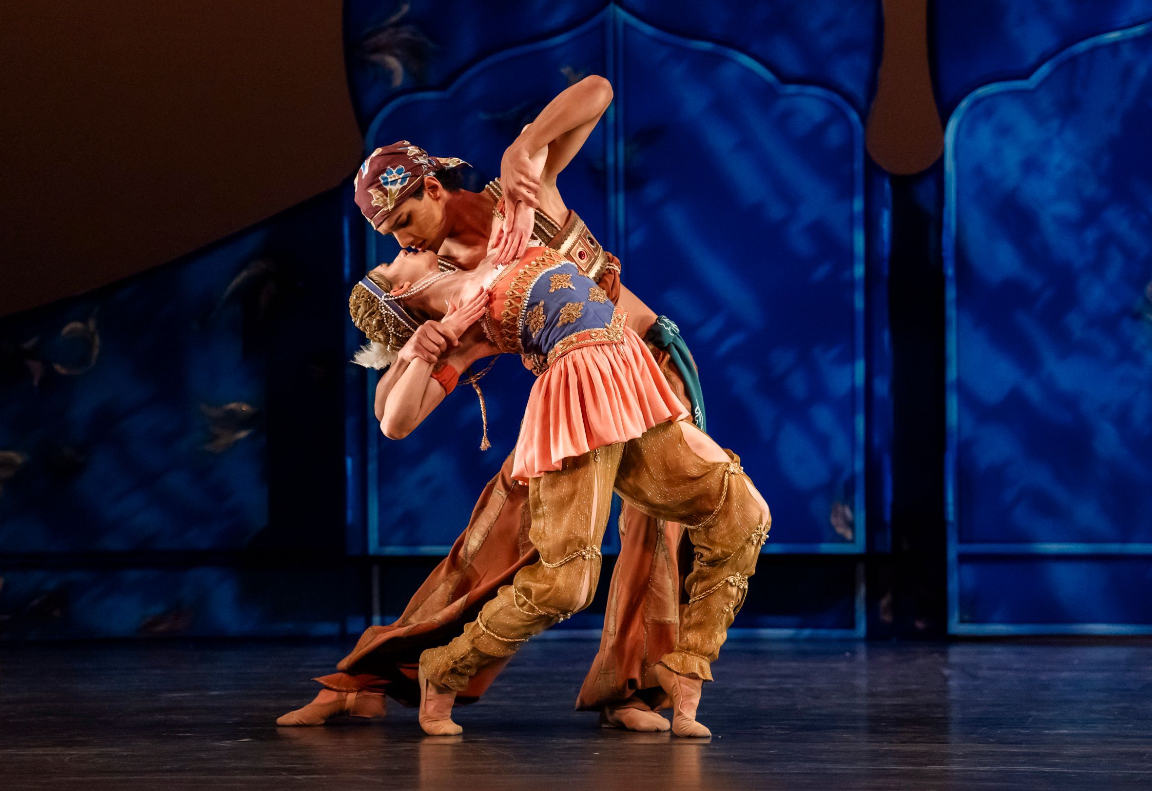 Andrea Riolo and Ixan Llorca Ferrer in <i>Shéhérazade</i> &copy; Tristram Kenton