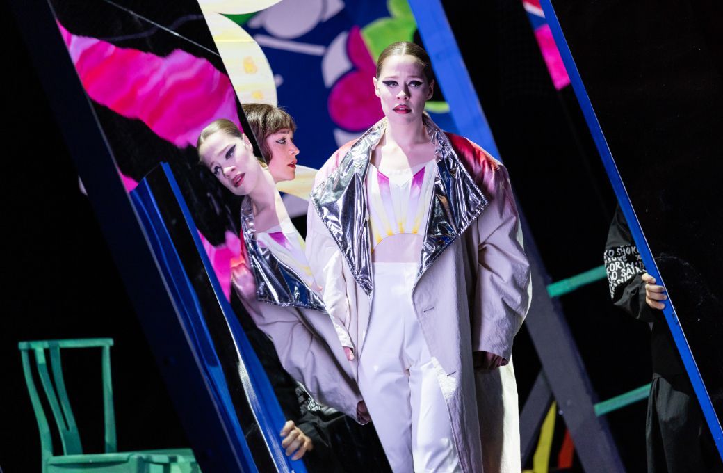 Juliana Zara (Shoko) und Xenia Puskarz Thomas (Saiko) &copy; Geoffroy Schied
