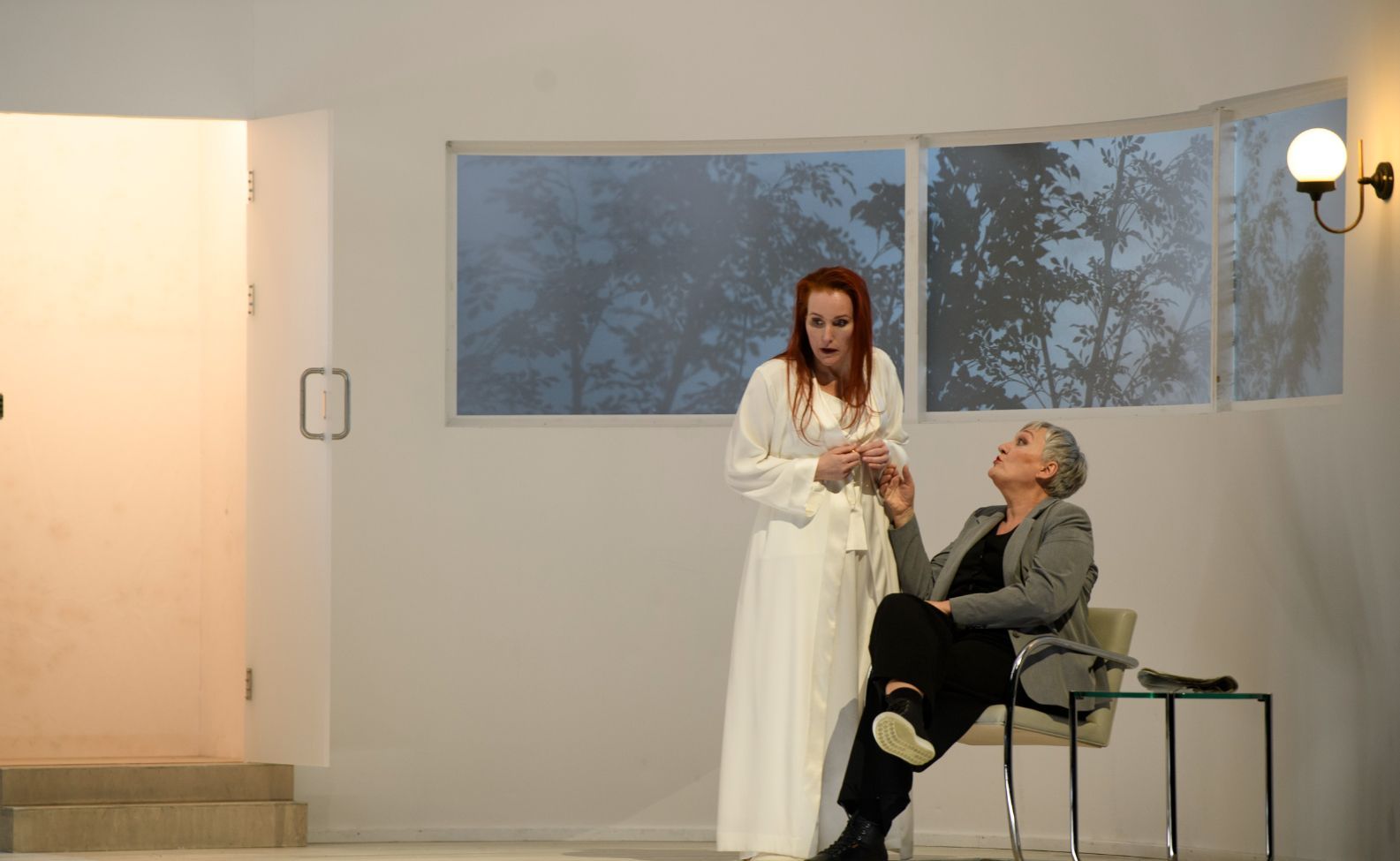 Daniela Köhler (Die Kaiserin) und Michaela Schuster (Die Amme) © Dutch National Opera | Ruth Walz
