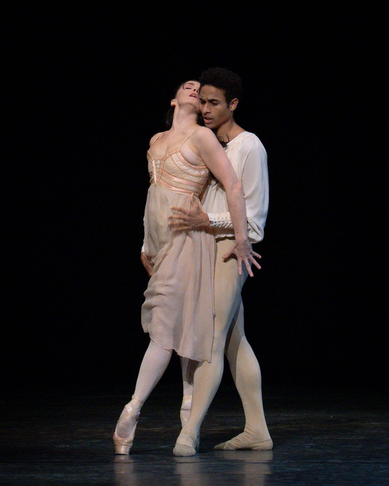 Natalia Osipova as Juliet and Patricio Revé as Romeo in <i>Romeo and Juliet</i> © Andrej Uspenski/RBO