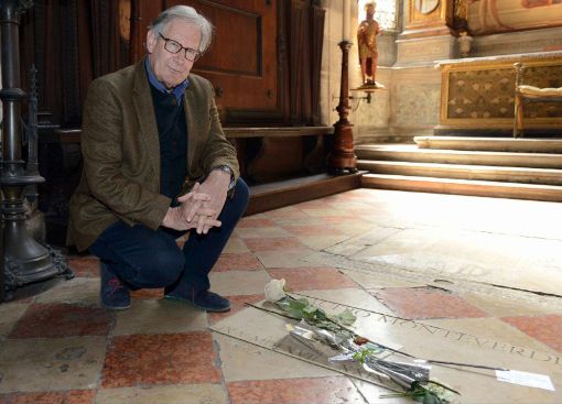 Sir John Eliot Gardiner at Monteverdi's tomb, Basilica dei Frari, Venice &copy; Michele Drosera