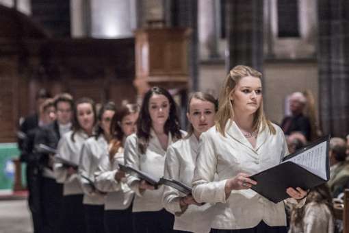 Apprentices of the Monteverdi Choir and Orchestra at the Temple in 2015 &copy; Sim Cannetty-Clarke