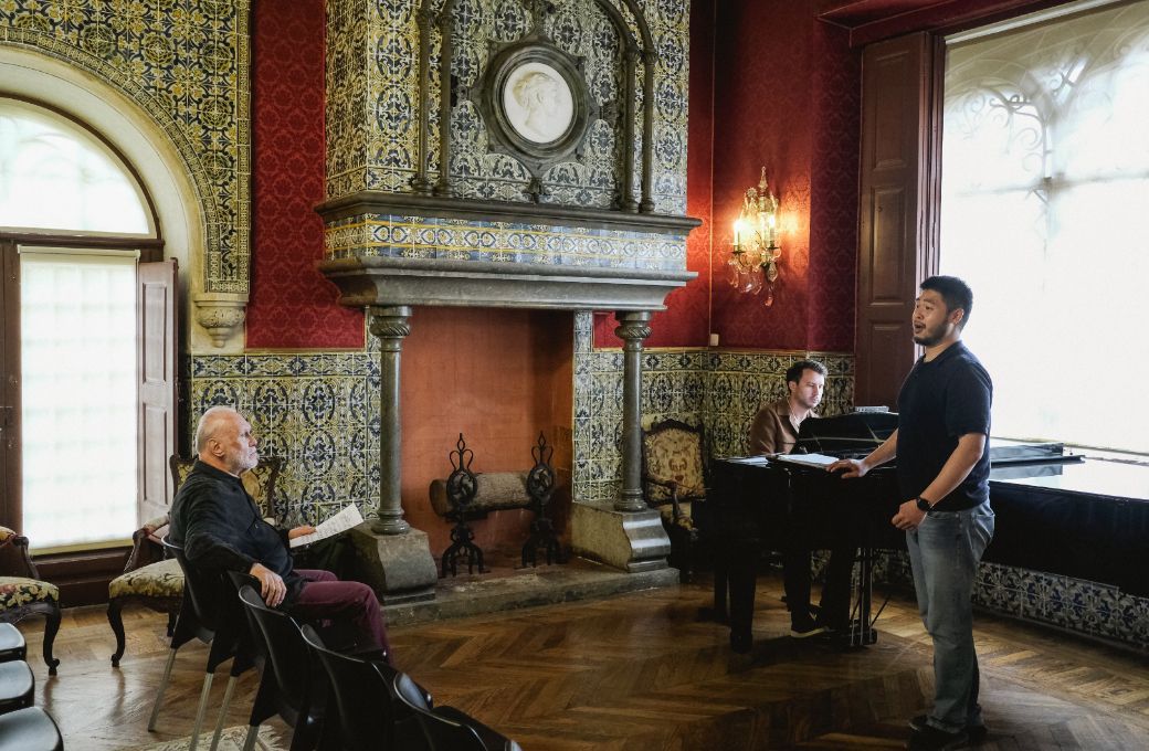 Sunu Sun sings in a masterclass led by Sergei Leiferkus © CascaisOpera