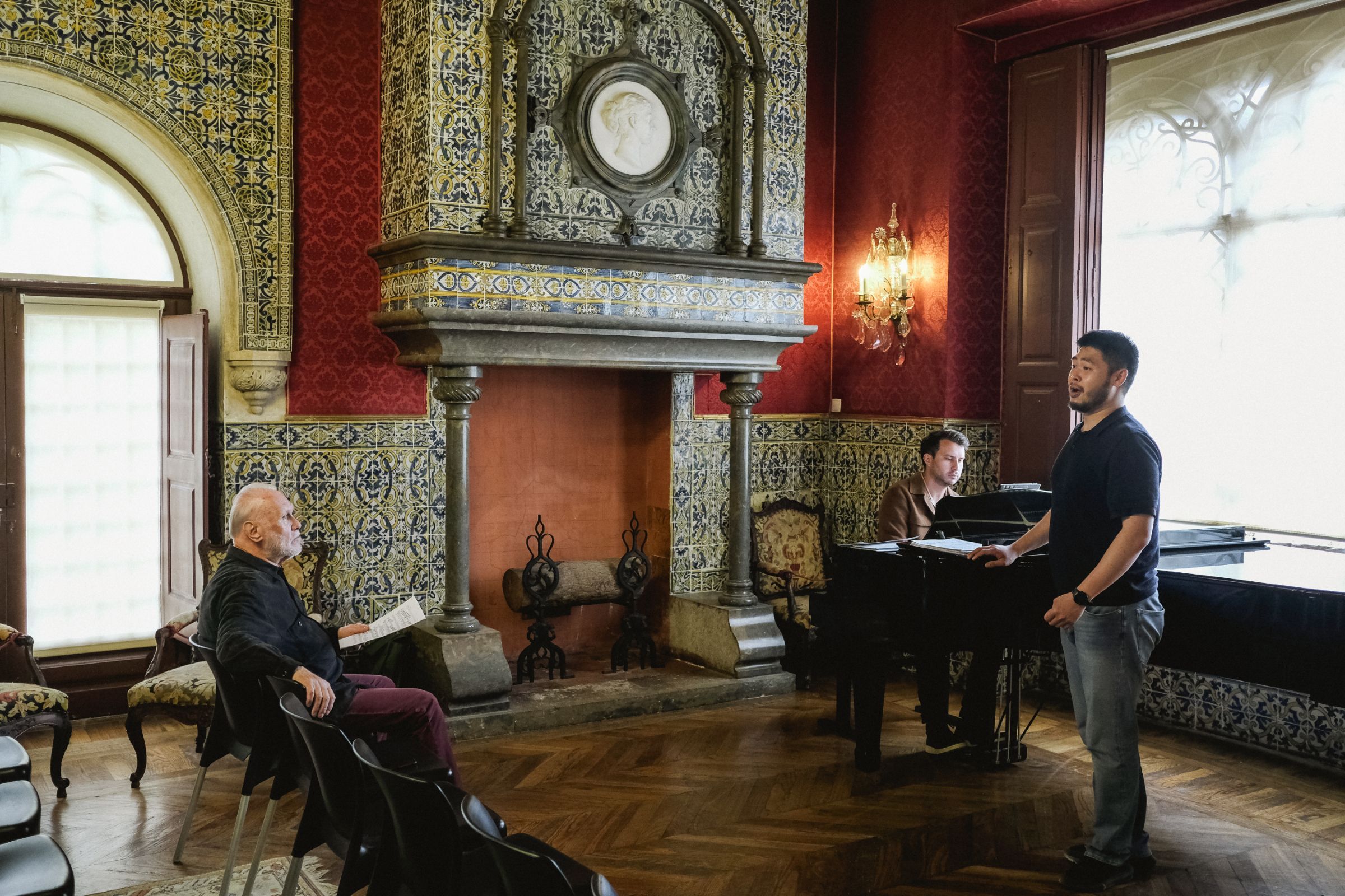 Sunu Sun sings in a masterclass led by Sergei Leiferkus © CascaisOpera