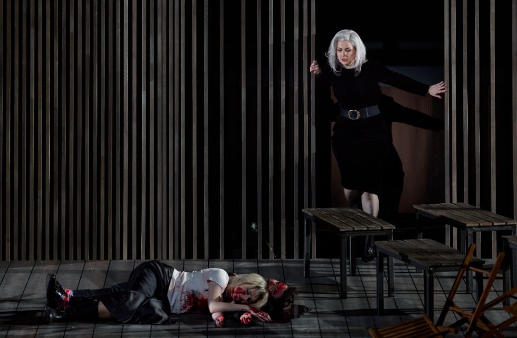 Erika Baikoff (Ophelia), Maayan Licht (Laertes) und Ana Maria Labin (Gertrude) &copy; Herwig Prammer