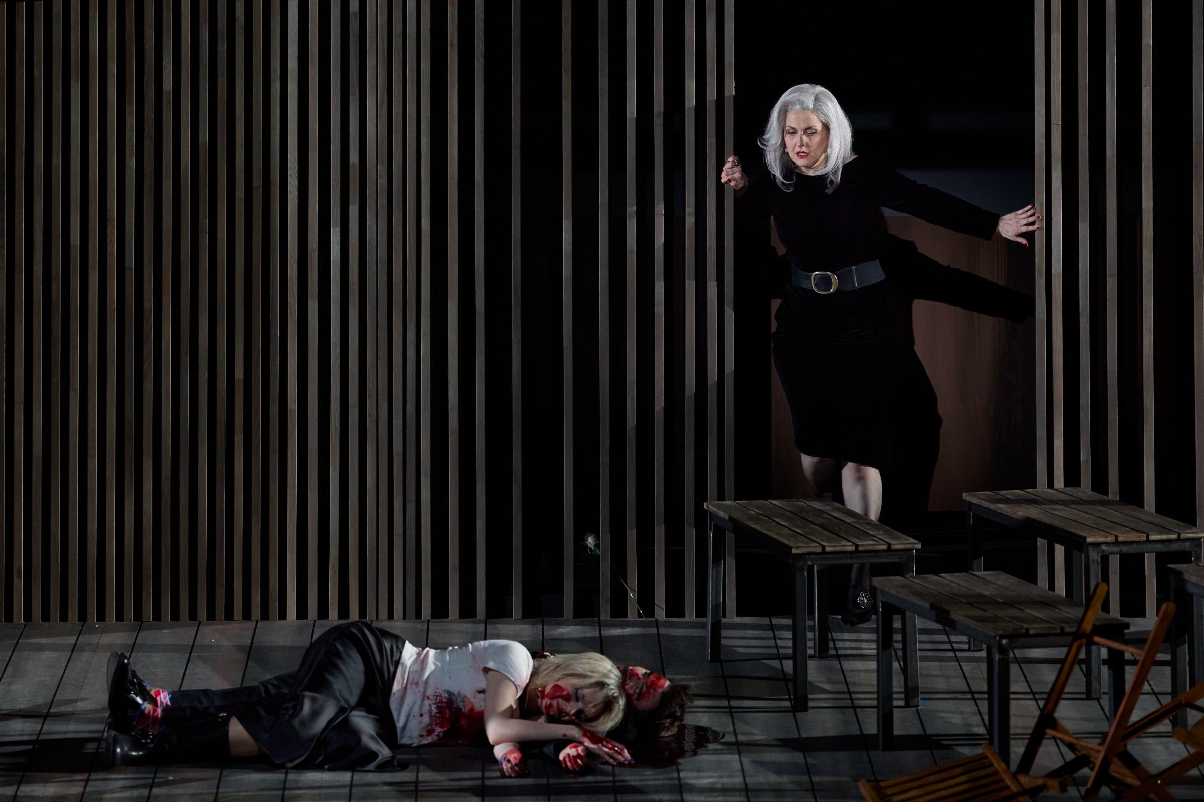 Erika Baikoff (Ophelia), Maayan Licht (Laertes) und Ana Maria Labin (Gertrude) &copy; Herwig Prammer