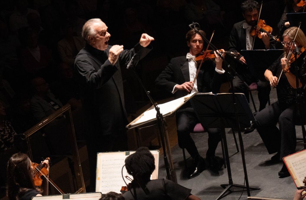 Sir Mark Elder conducts The Hallé © Sharyn Bellemakers | The Hallé