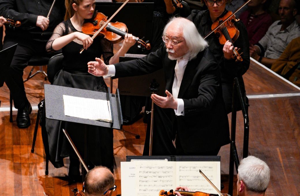 Masaako Suzuki conducts the New Zealand Symphony Orchestra © Phoebe Tuxford | NZSO