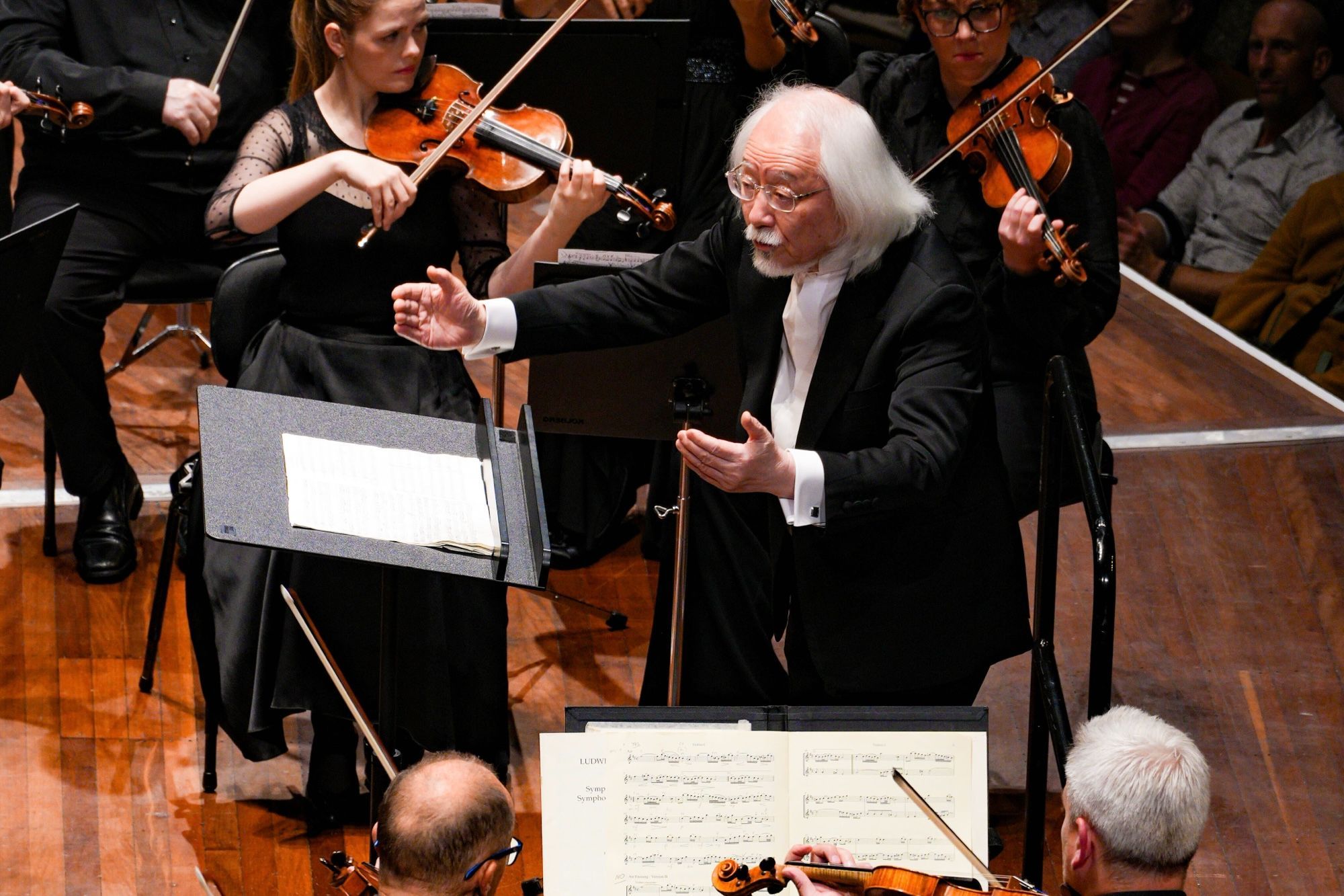 Masaako Suzuki conducts the New Zealand Symphony Orchestra © Phoebe Tuxford | NZSO