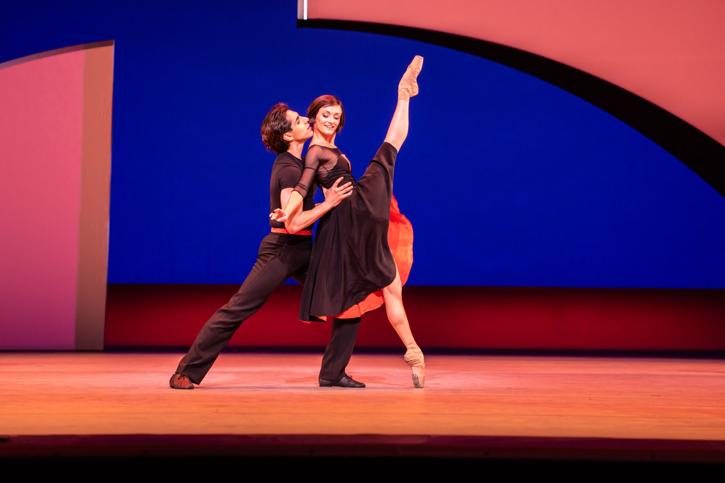 Cesar Corrales and Anna Rose O'Sullivan in Wheeldon's <i>An American in Paradise</i> &copy; Johan Persson