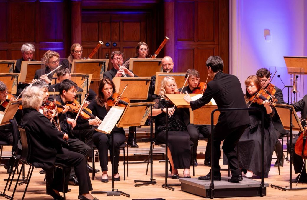 Roberto Forés Veses conducts the English Chamber Orchestra © Colin Sheen