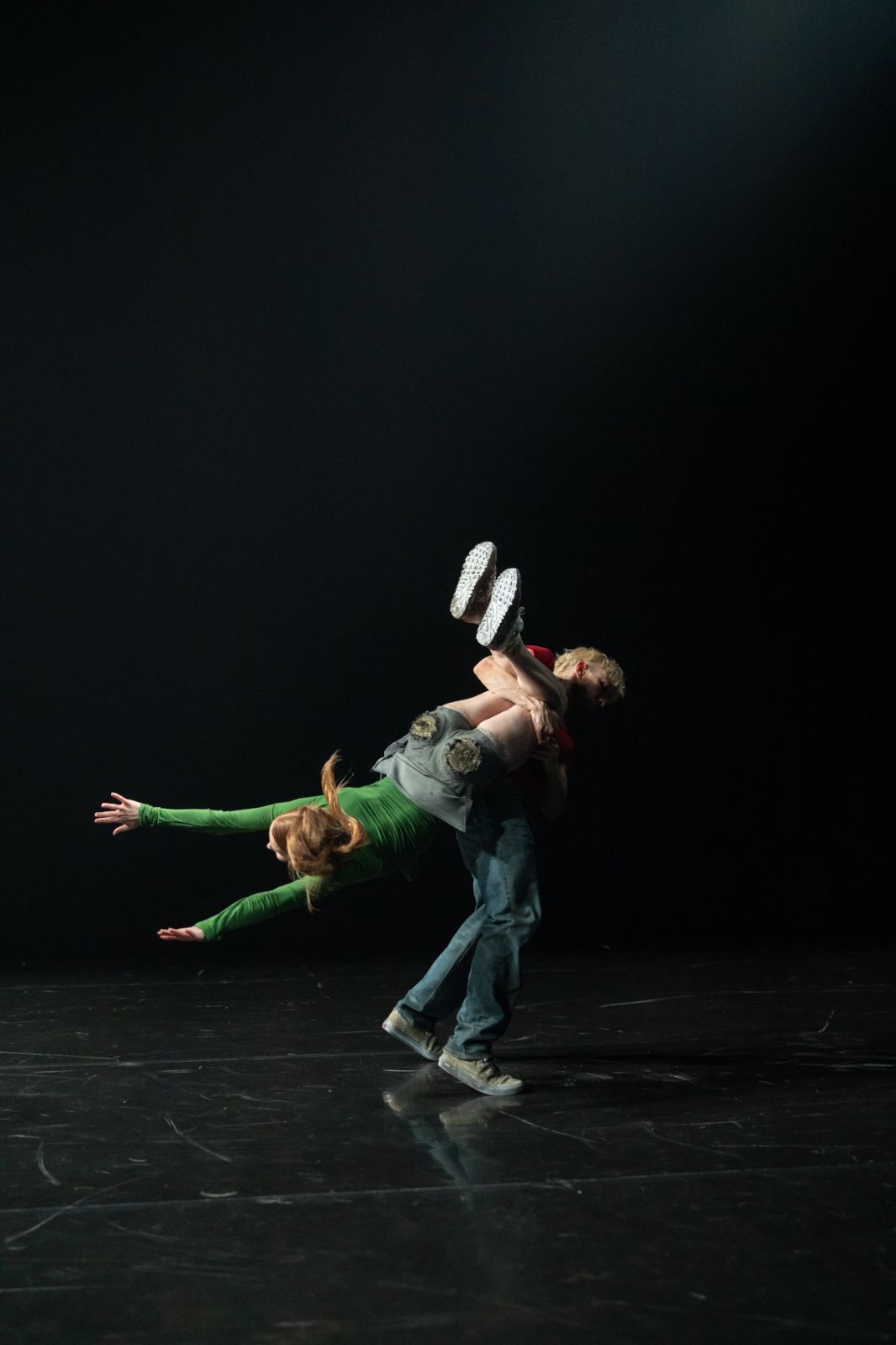 Rambert in <i>Hop(e)storm</i> by (La) Horde © Hugo Glendinning