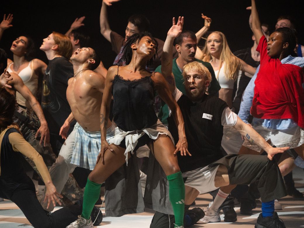 Rambert in <i>Room with a View</i> by (La) Horde © Hugo Glendinning