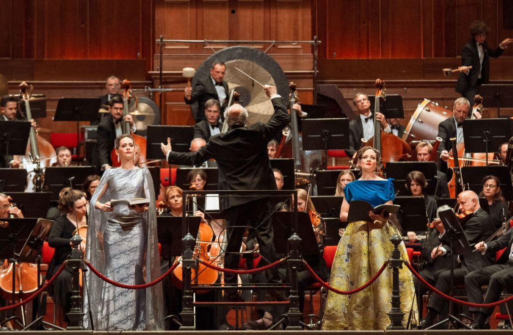 Anna Lucia Richter and Christiane Karg with Iván Fischer and the Budapest Festival Orchestra © Jessie Kamp
