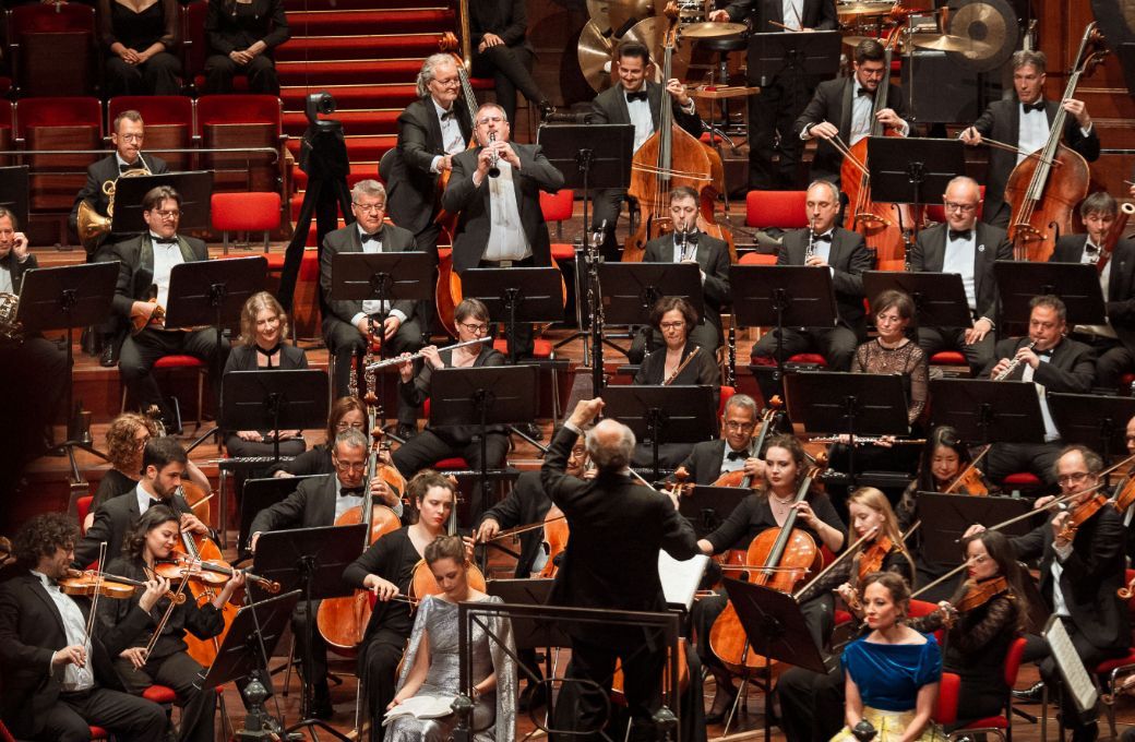 Iv&aacute;n Fischer conducts the Budapest Festival Orchestra &copy; Jessie Kamp