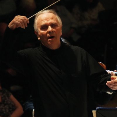 Elder Conducts Dvořák