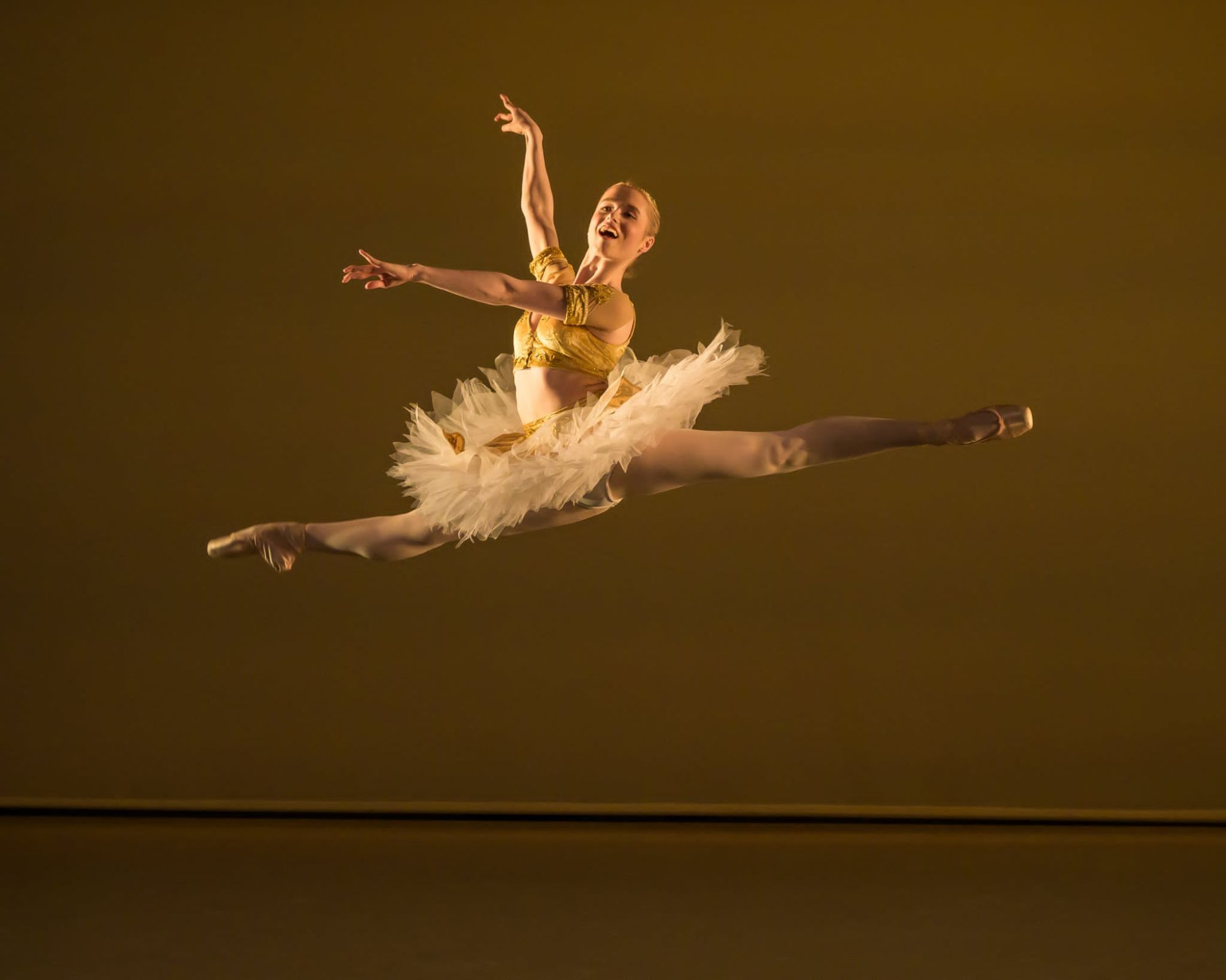 Yoli Meurisse, GradPro 2025 winner, graduate of English National Ballet School &copy; Drew Tommons