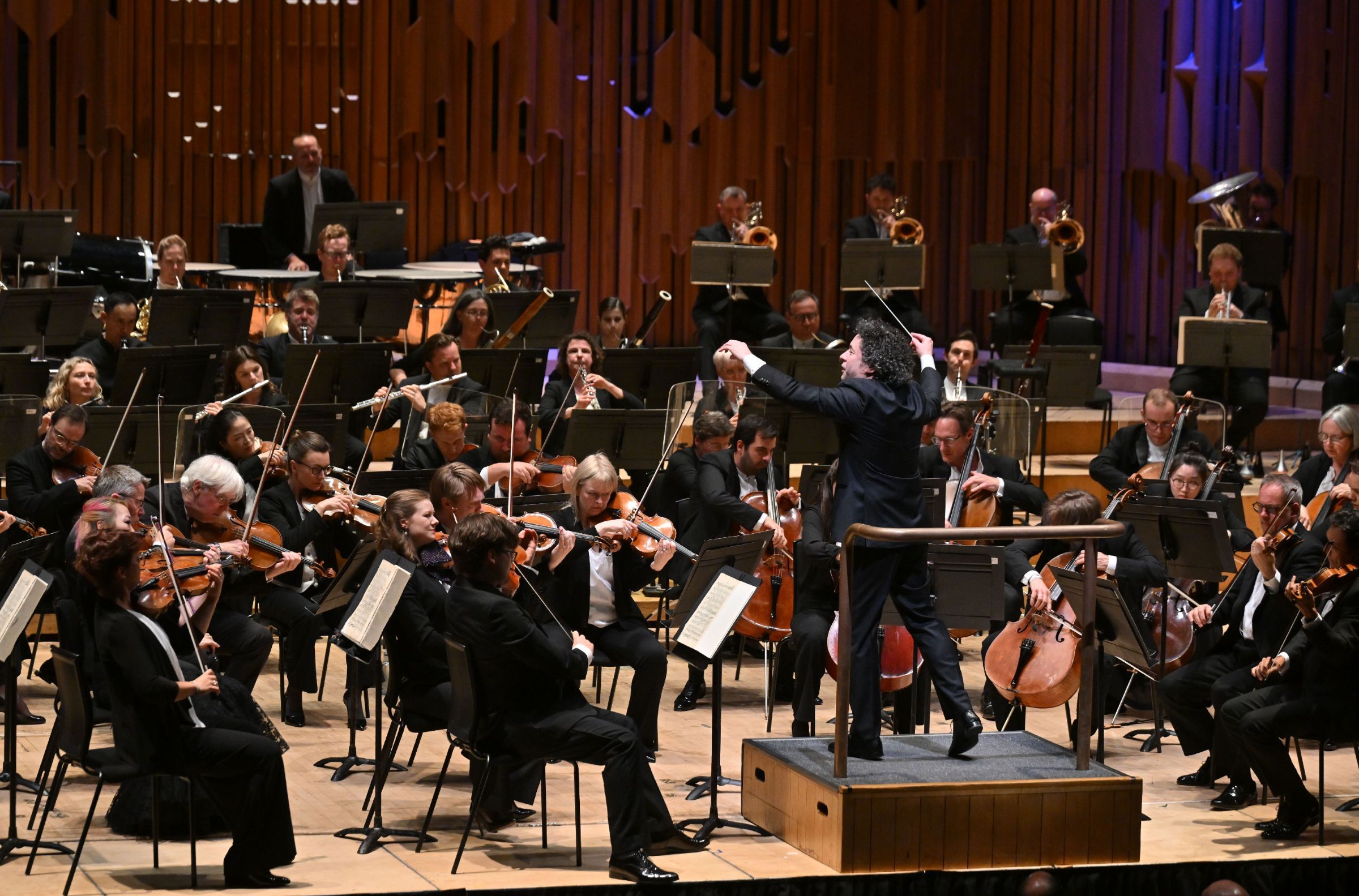 Gustavo Dudamel conducts the London Symphony Orchestra &copy; LSO | Mark Allan