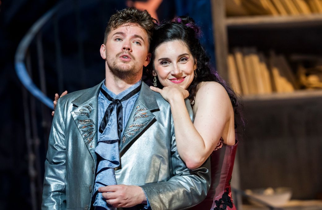 Jonah Hoskins (Count Almaviva) and Cecilia Molinari (Rosina) &copy; Glyndebourne Productions Ltd | Tristram Kenton