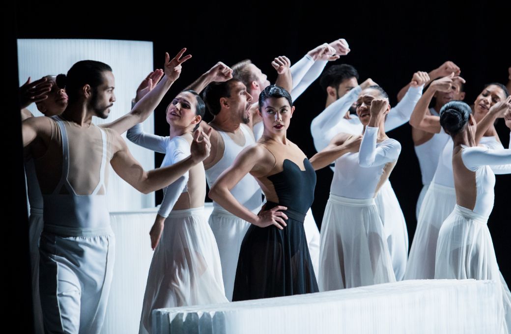 Ballet Hisp&aacute;nico in Gustavo Ram&iacute;rez Sansano's <i>CARMEN.maquia</i> &copy; Marius Fiskum