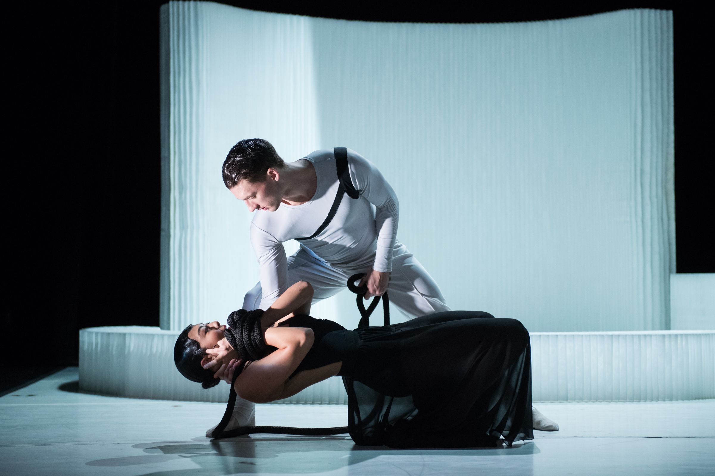 Ballet Hispánico in Gustavo Ramírez Sansano's <i>CARMEN.maquia</i> &copy; Paula Lobo