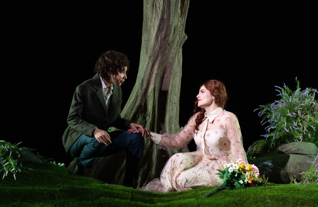 Miriam Albano (Aminta) and Francesca Pia Vitale (Elisa) © Fabrizio Sansoni | Teatro dell’Opera di Roma