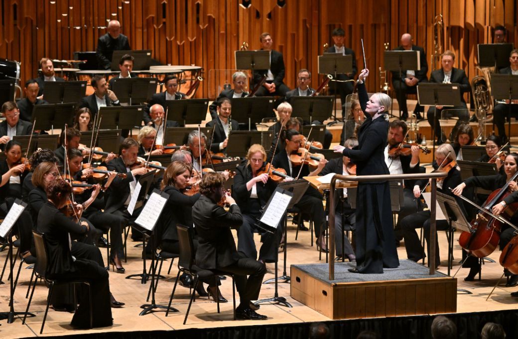 Susanna M&auml;lkki conducts the London Symphony Orchestra &copy; LSO | Mark Allan