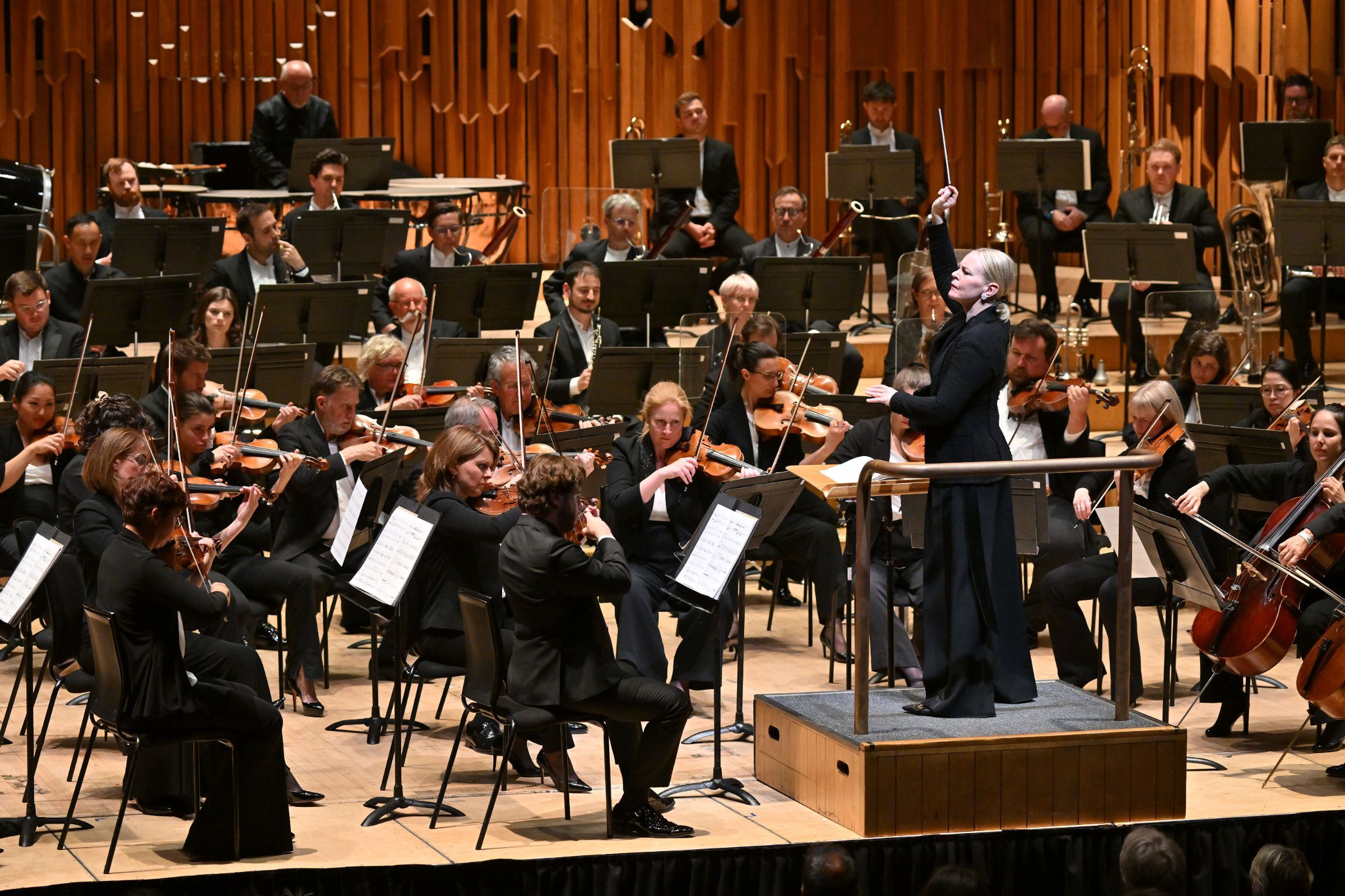 Susanna Mälkki conducts the London Symphony Orchestra &copy; LSO | Mark Allan