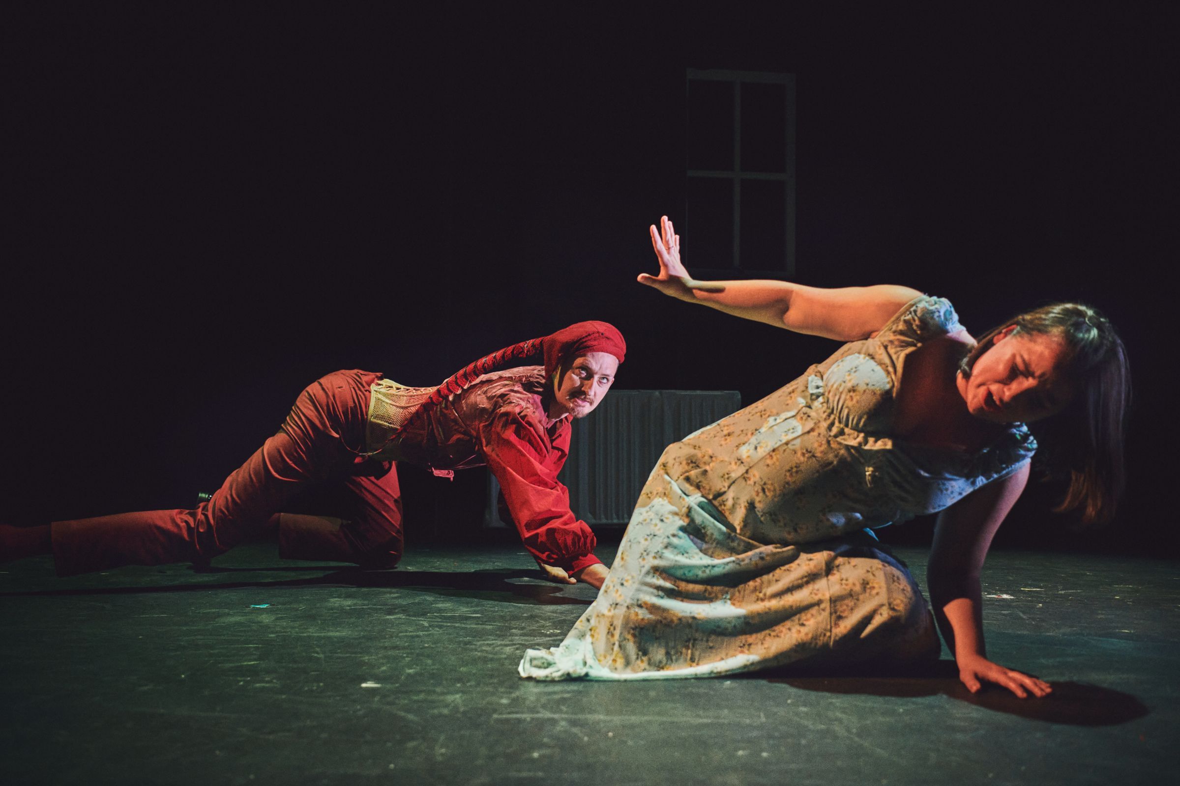 John Taylor Ward (Méphistophélès) and Rachel Kobernick (Marguerite) &copy; Russ Rowland