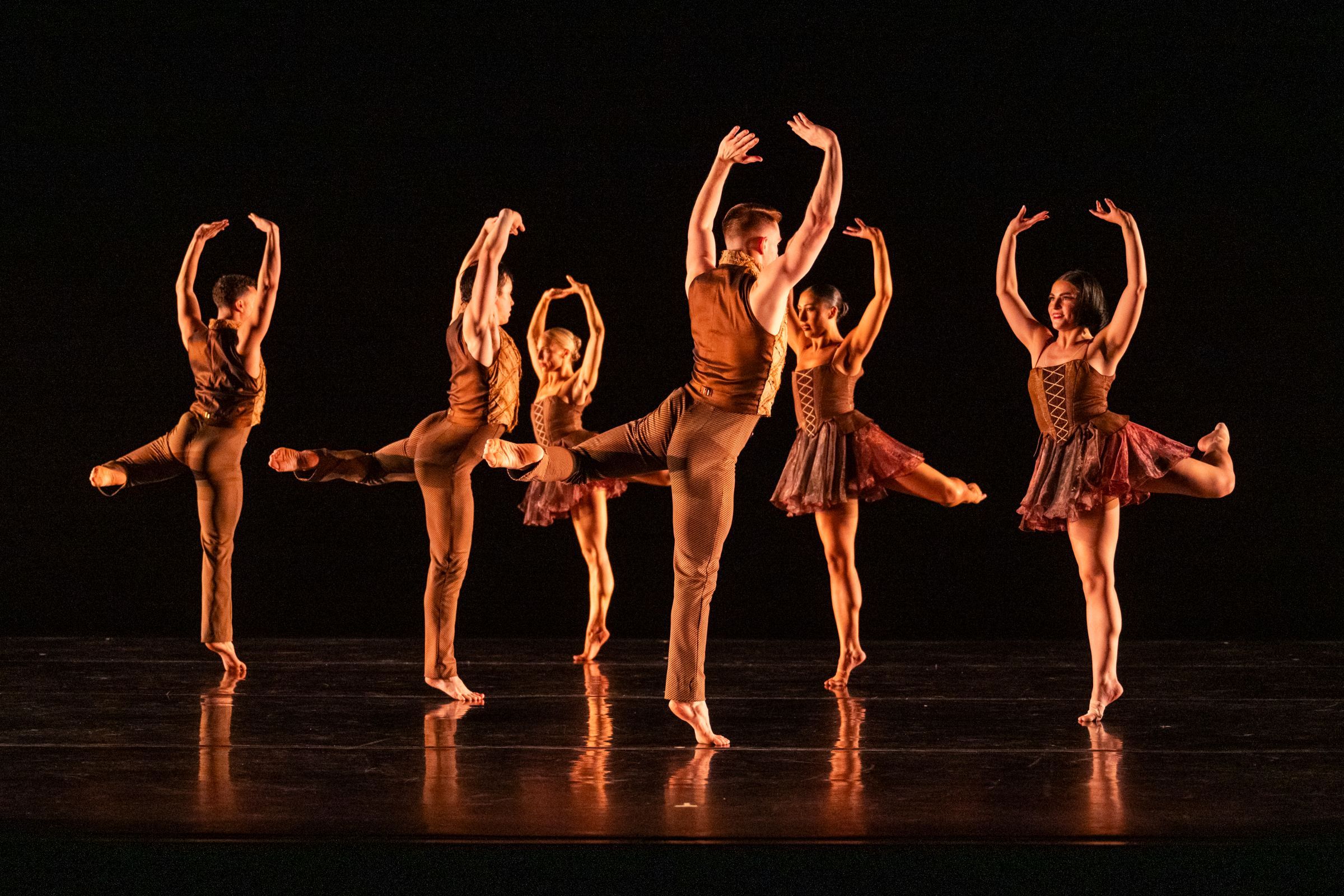 Parsons Dance in David Parsons' <i>Wolfgang</i> &copy; Paula Lobo
