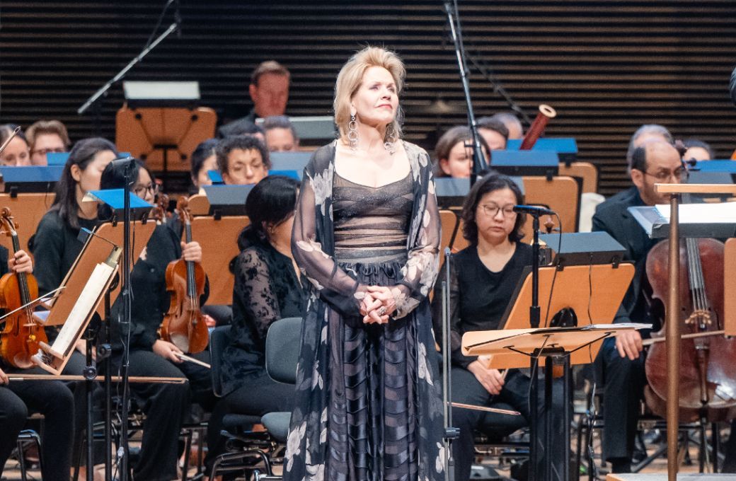 Renée Fleming and the New York Philharmonic © Brandon Patoc