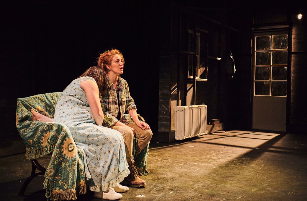 Rachel Kobernick (Marguerite) and AddieRose Brown (Si&eacute;bel) &copy; Andrew Boyle
