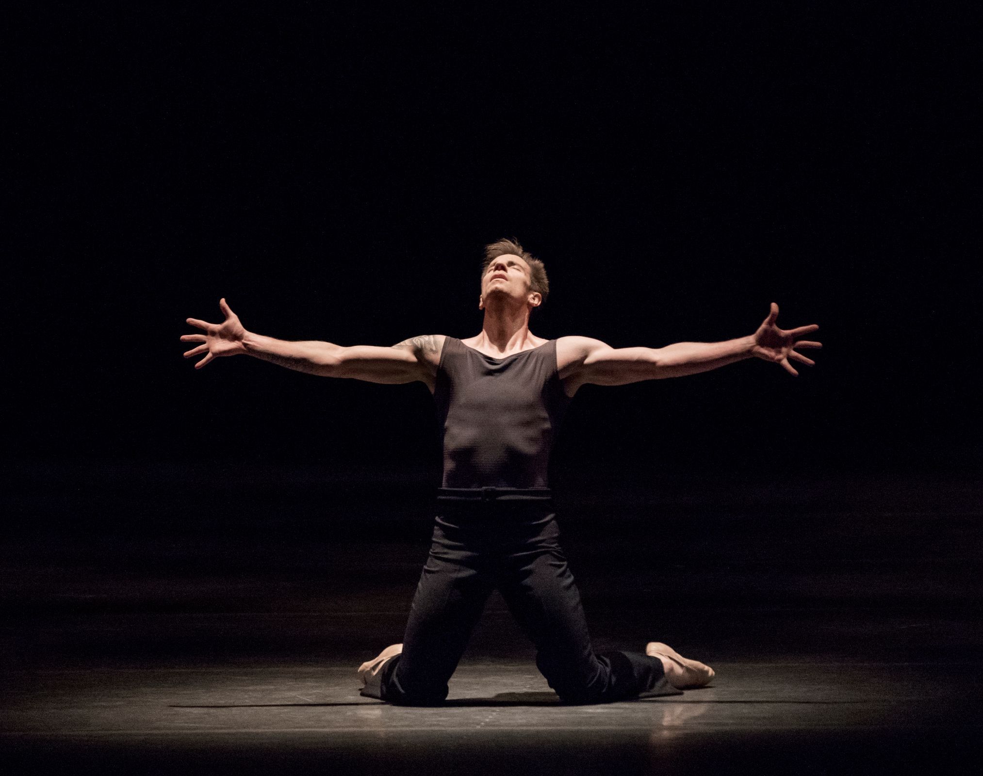 Andrew Veyette in Lynne Taylor-Corbett's <i>Chiaroscuro</i> &copy; Paul Kolnik