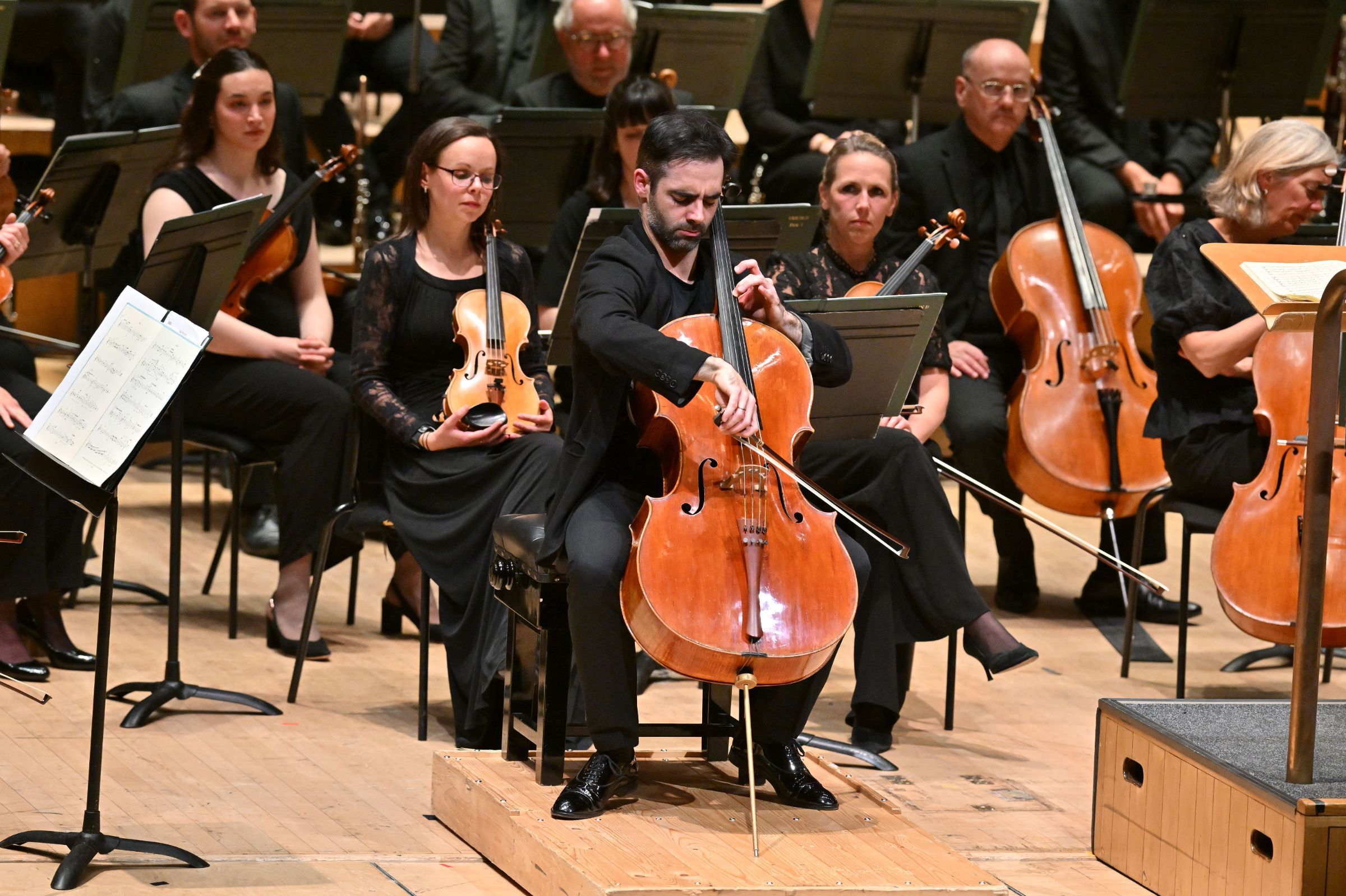 Pablo Ferrández and the Royal Liverpool Philharmonic Orchestra © Barbican | Mark Allan