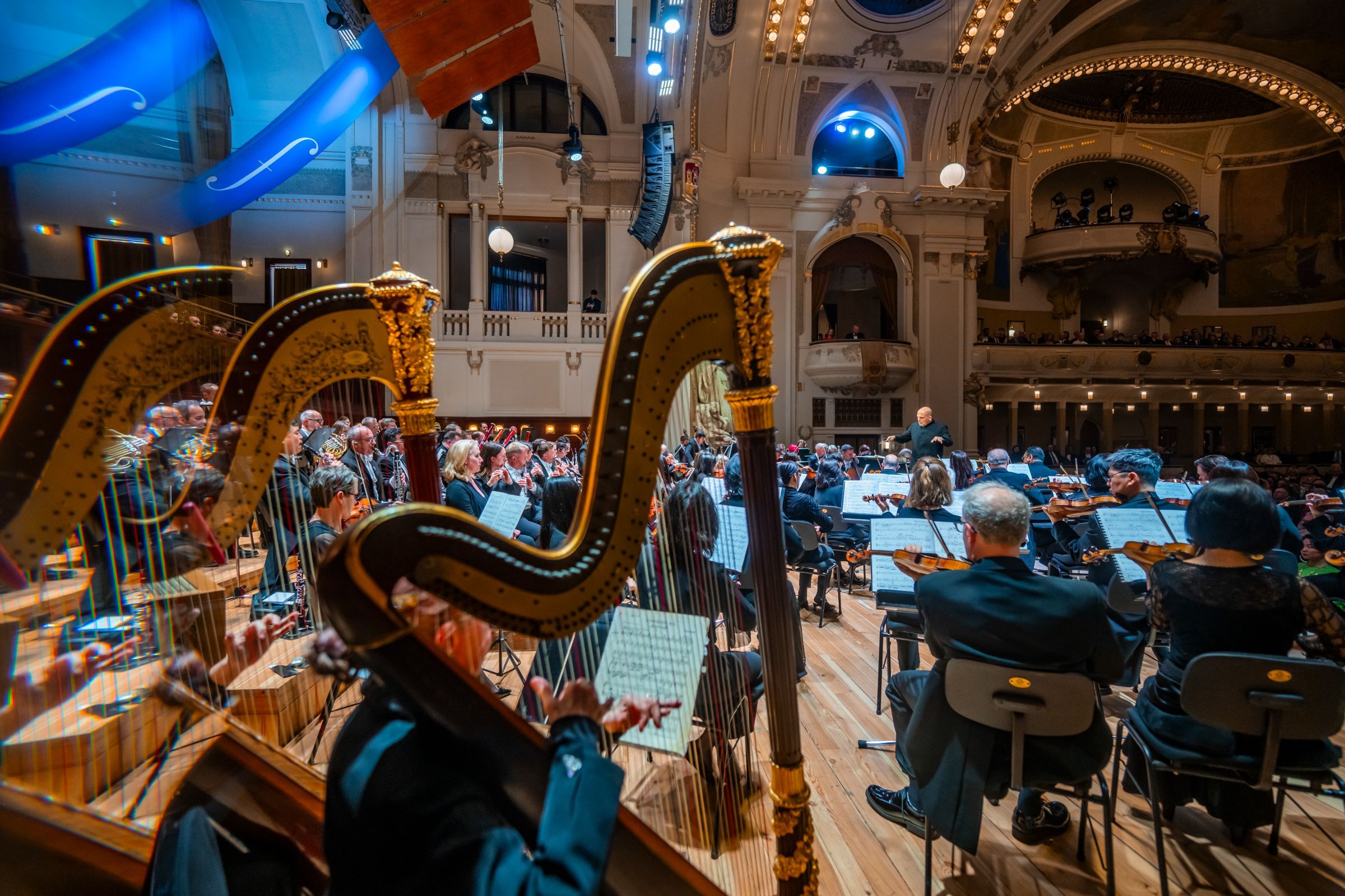 Jaap van Zweden conducts the Chicago Symphony at Prague Spring &copy; Prague Spring Festival 2025 | Václav Hodina