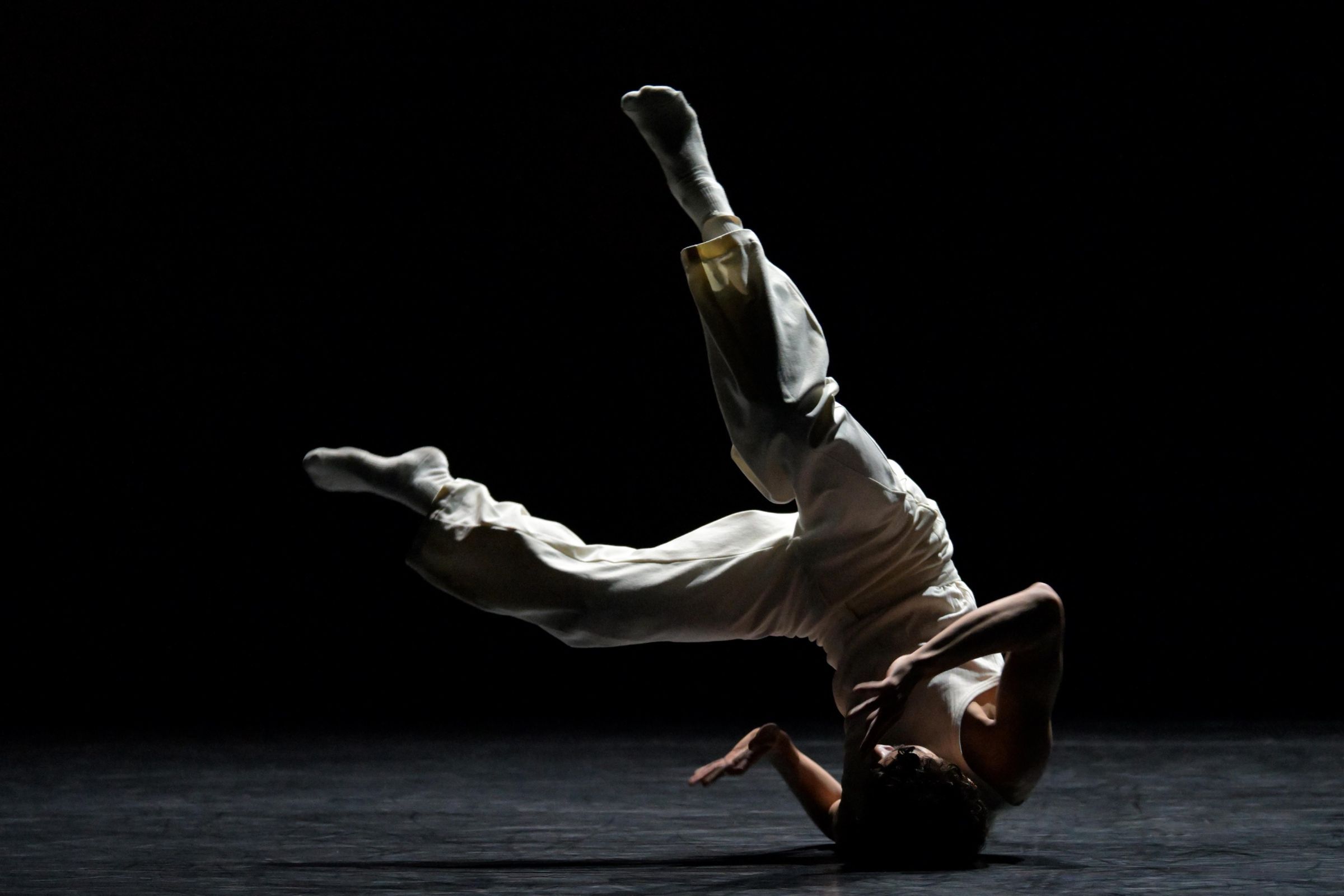 Eduardo Jimenez Cabrera in Crystal Pite's <i>Frontier</i> &copy; Michael Slobodian