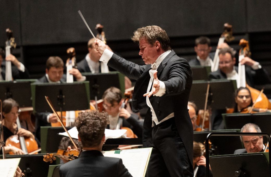 Jakub Hrůša dirigiert die Bamberger Symphoniker &copy; BR | Astrid Ackermann