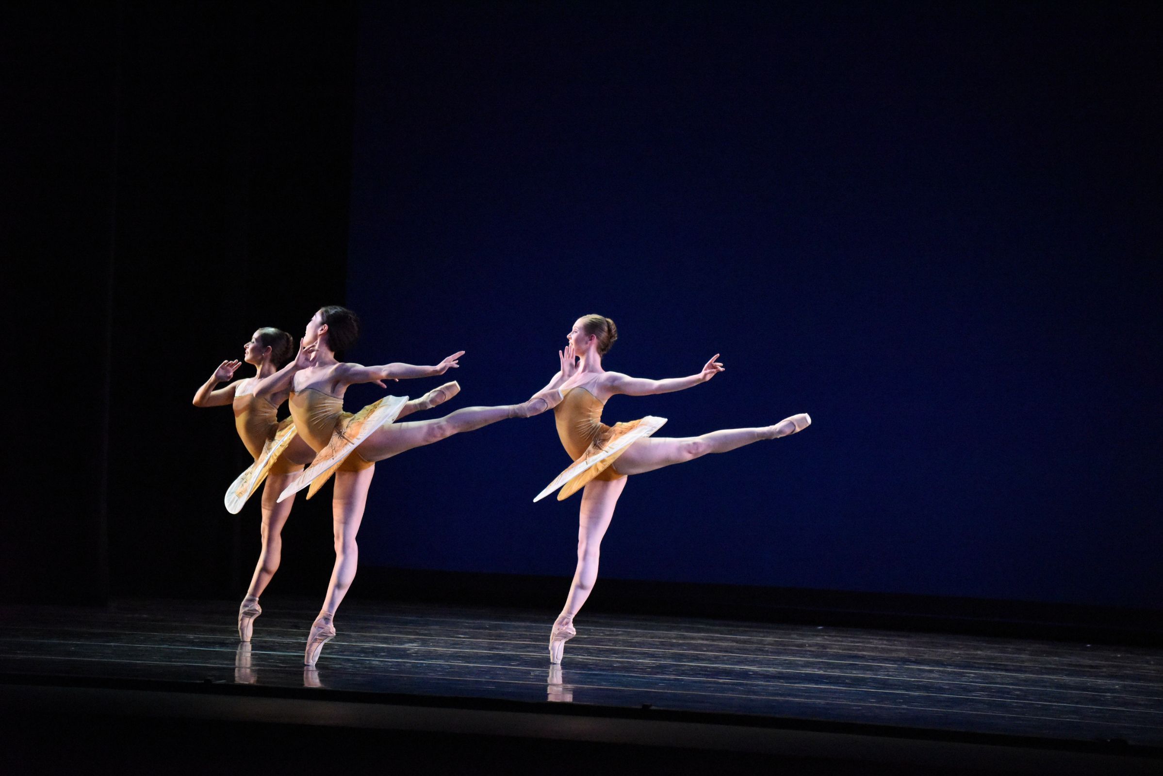 Tulsa Ballet in Yuri Possokhov's <i>Classical Symphony</i> &copy; Tulsa Ballet