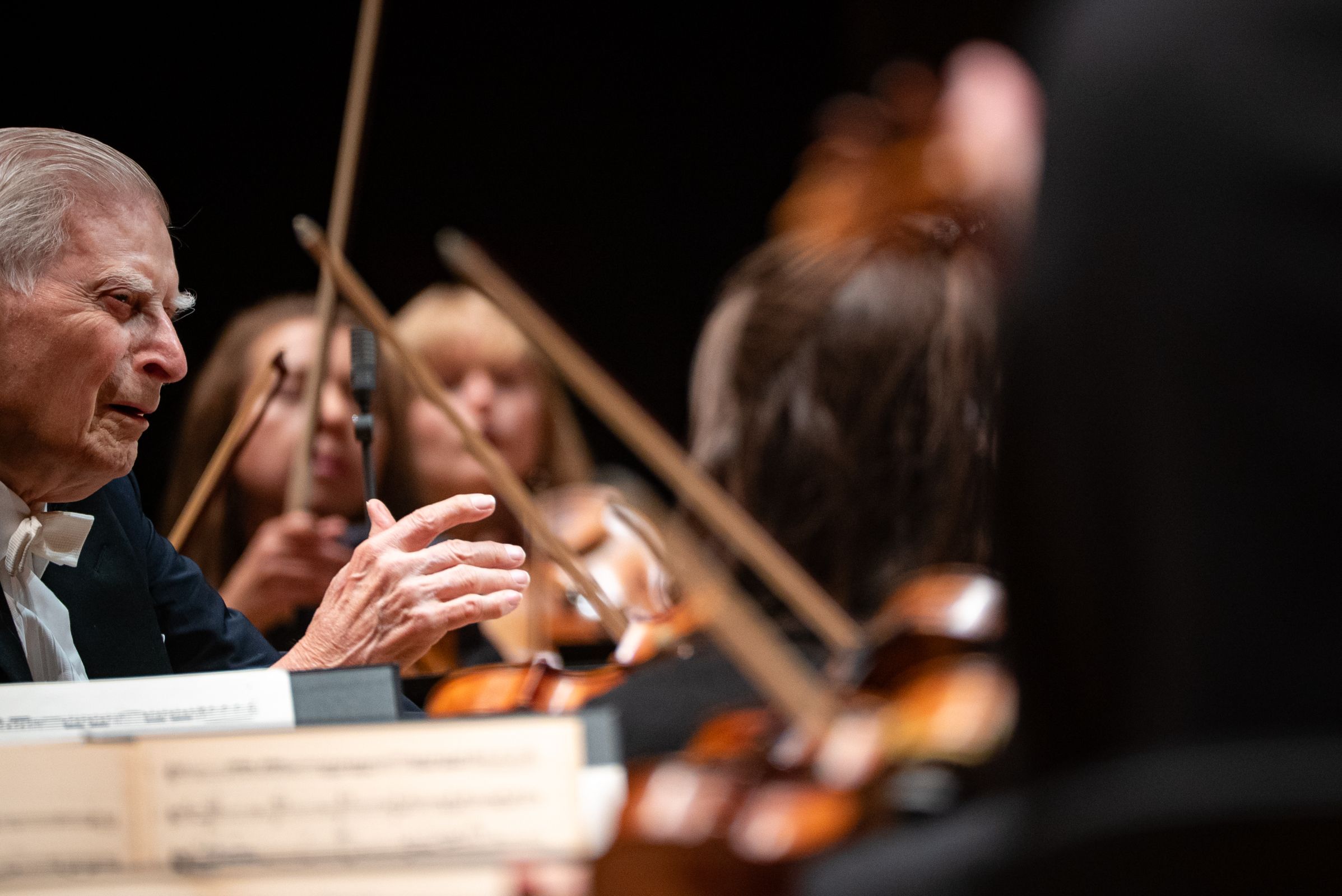 Herbert Blomstedt à la tête de l'Orchestre de Paris &copy; Maxime Guthfreund