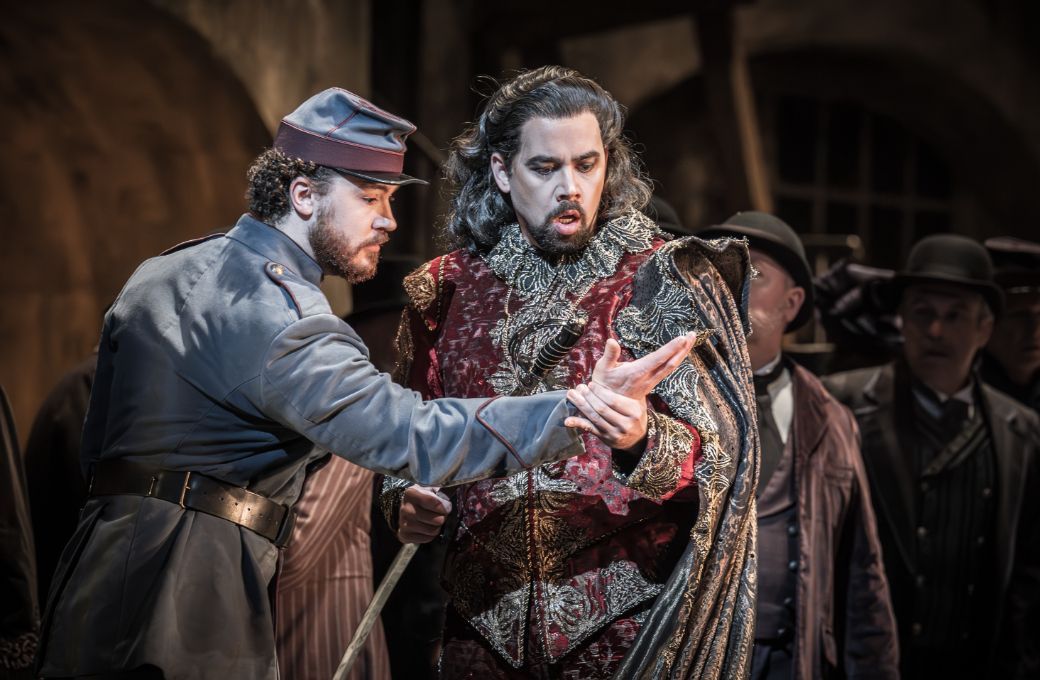 Ossian Huskinson (Wagner) and Adam Palka (M&eacute;phistoph&eacute;l&egrave;s) &copy; Marc Brenner