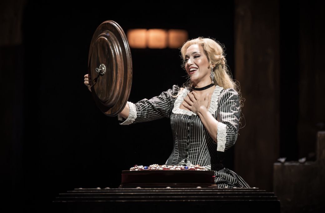 Carolina L&oacute;pez Moreno (Marguerite) in the Jewel Song &copy; Marc Brenner