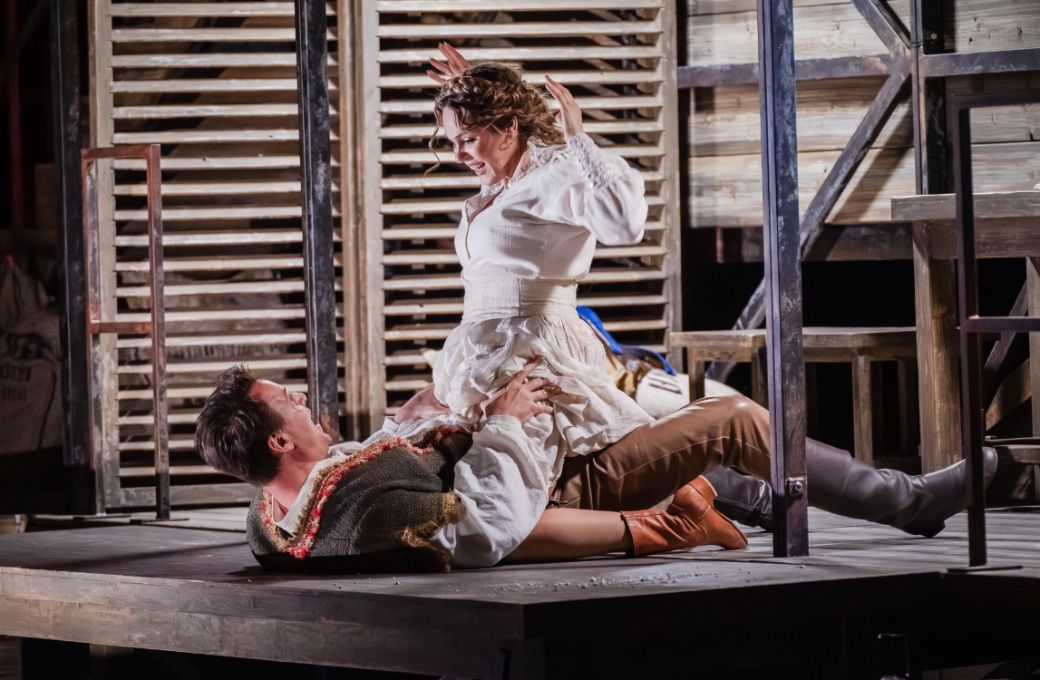 Pavel Černoch (Sergey) and Kristine Opolais (Katerina) © Kirsten Nijhof