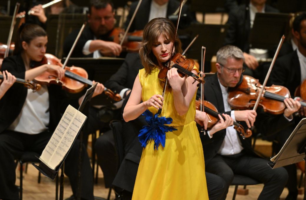Lisa Batiashvili and the London Symphony Orchestra &copy; LSO | Mark Allan