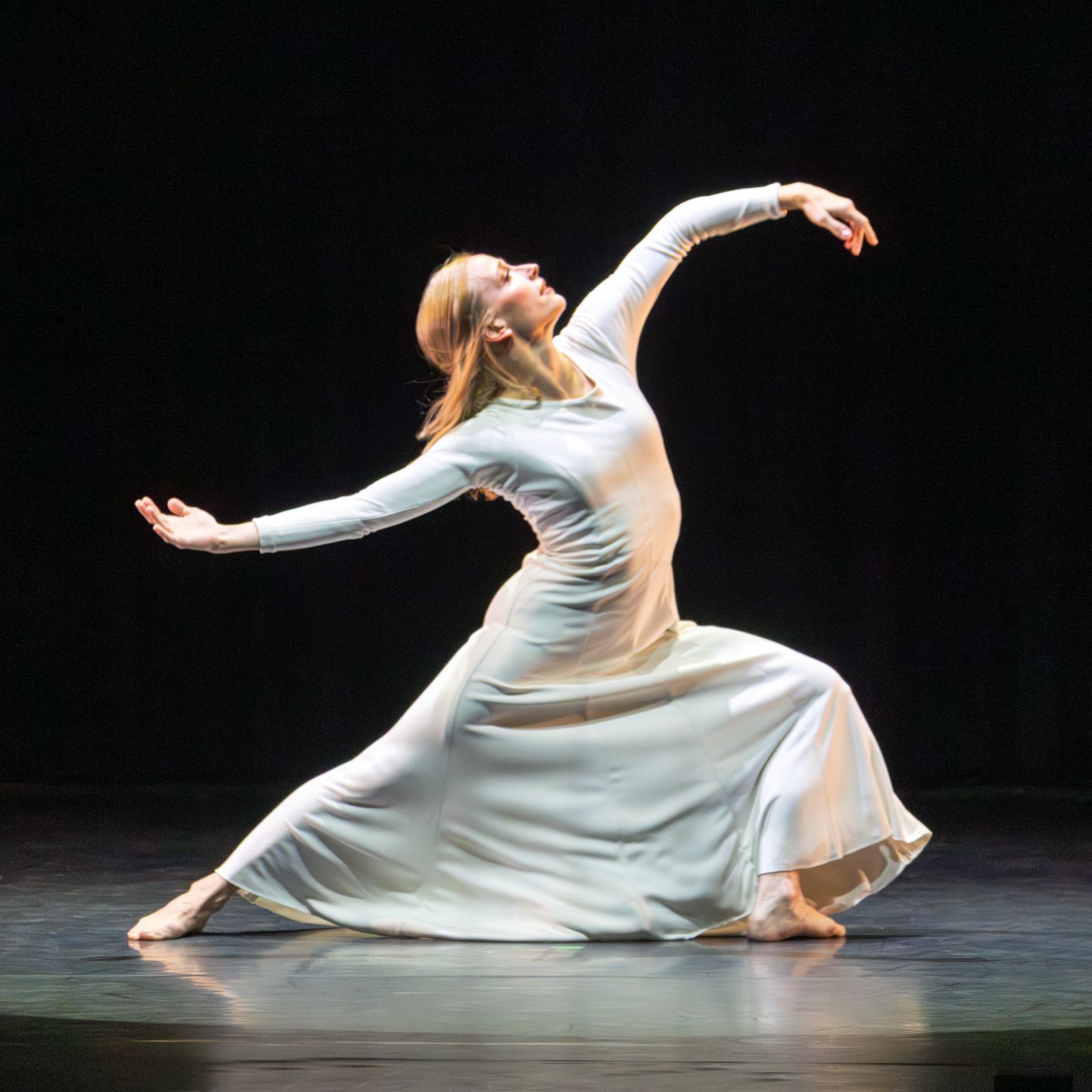 Jessica Sgambelluri in Doris Humphrey's <i>Two Ecstatic Themes</i> © Richard Termine