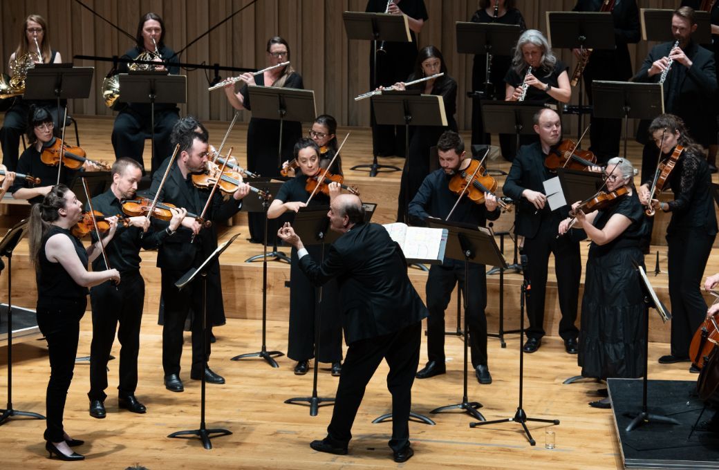 Gábor Takács-Nagy conducts Manchester Camerata © Reb Everett