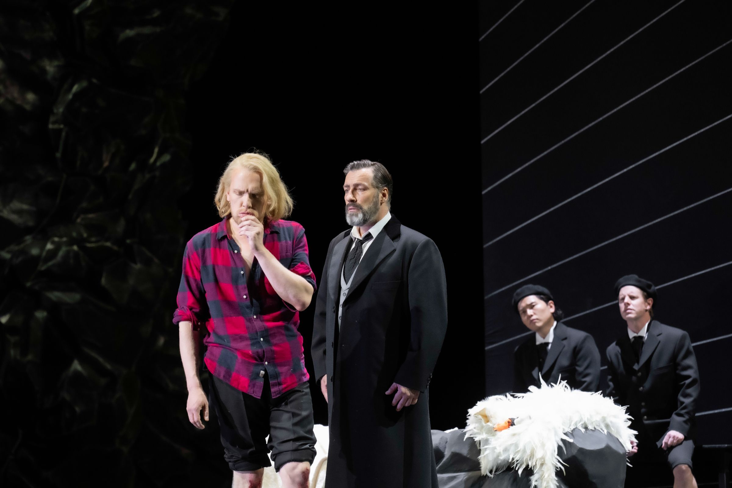 Ian Koziara (Parsifal) und Andreas Bauer Kanabas (Gurnemanz) &copy; Monika Rittershaus