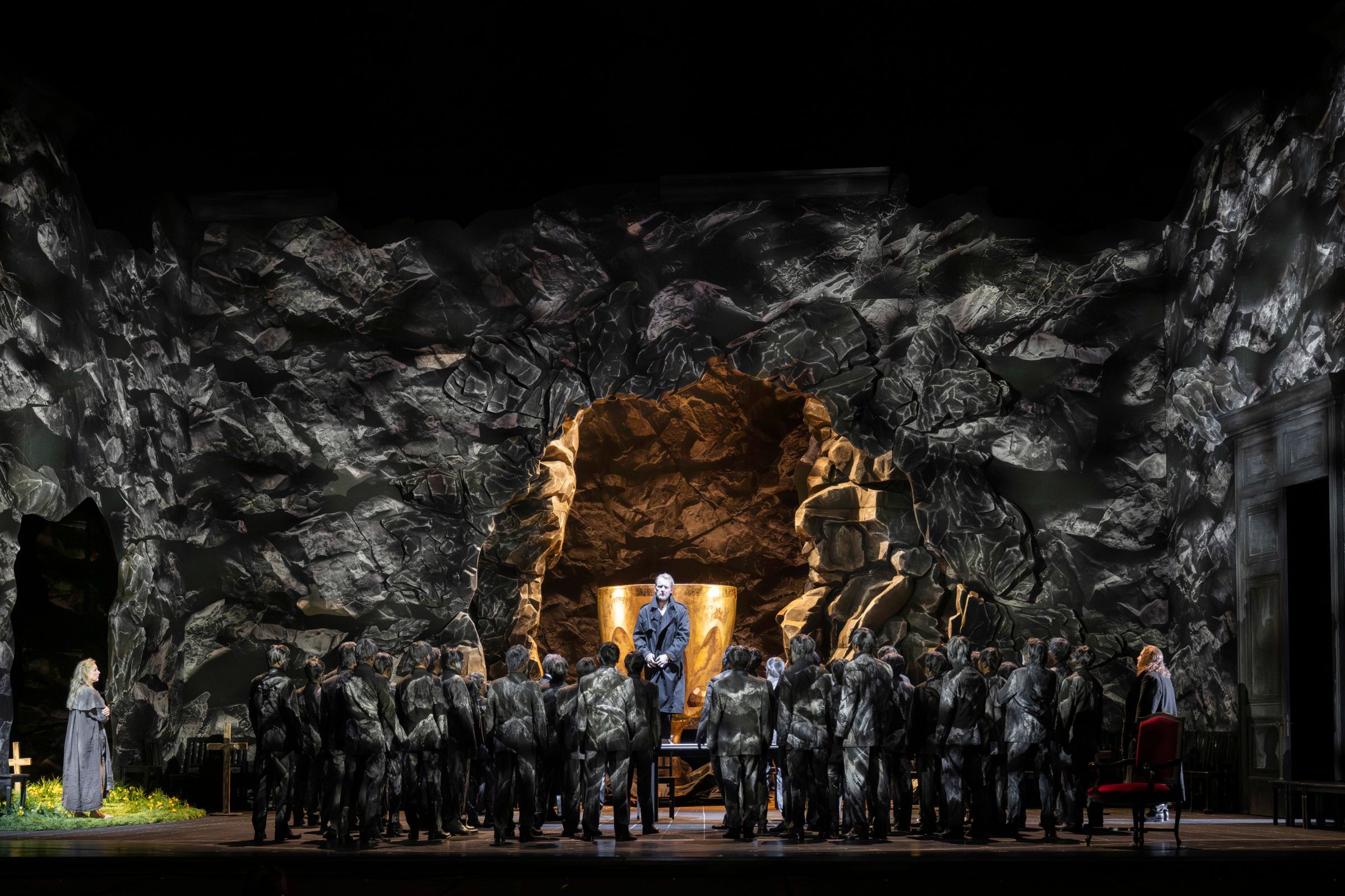 Jennifer Holloway (Kundry), Ian Koziara (Parsifal) und Nicholas Brownlee (Amfortas) &copy; Monika Rittershaus