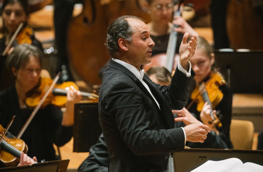 Tugan Sokhiev dirigiert die Sächsische Staatskapelle Dresden © Oliver Killig